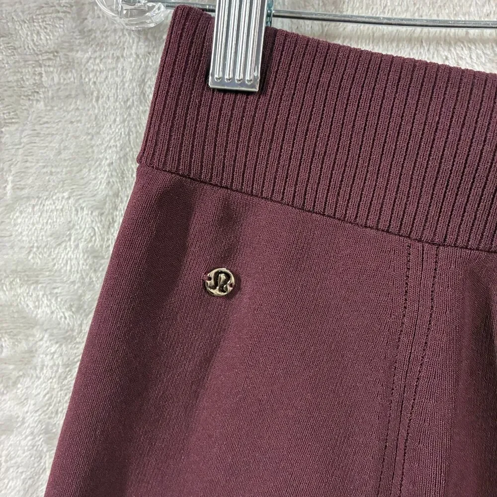 Lululemon Ribbed Knit Mini Skirt L Front Zip Garnet Burgundy Stretch Athleisure
